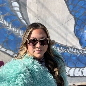 Meet your Posher, Stacy